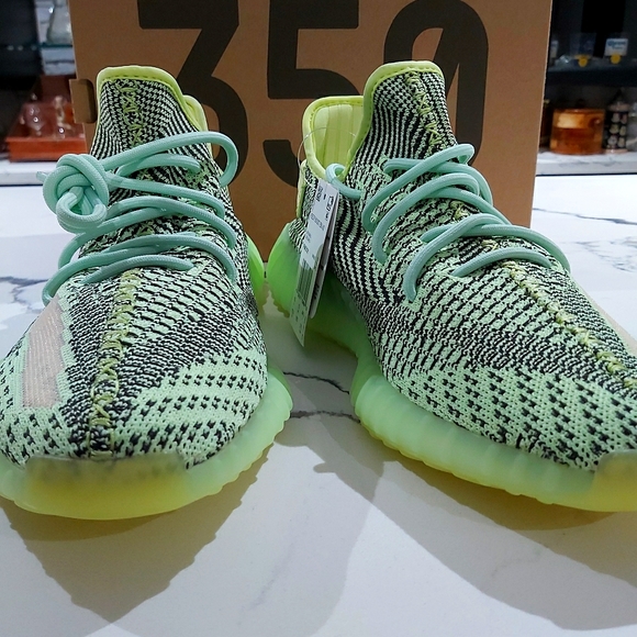 NWT YEEZY 350 V2 YEEZREEL DEADSTOCK SIZE 10.5 - Picture 1 of 8